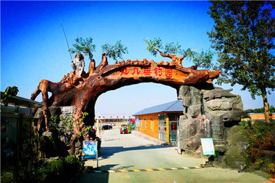 生態(tài)園大門(mén)空間設(shè)計(jì)概念_藝術(shù)與時(shí)尚的象征