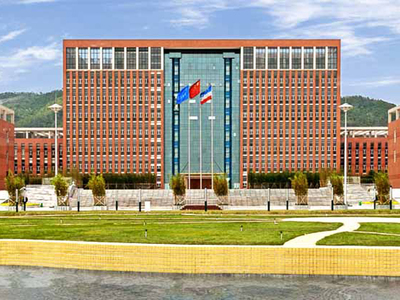 廣東影視學(xué)校,吉林大學(xué)珠海學(xué)院影視表演,影視制作,攝影,播音主持專業(yè)-吉林大學(xué)珠海學(xué)院影視藝術(shù)職業(yè)教育招生報(bào)名處