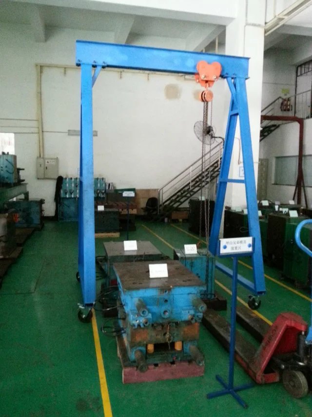 供應(yīng)光明模具吊架,車間機(jī)械模具裝卸吊架 廠家按承重規(guī)格定制
